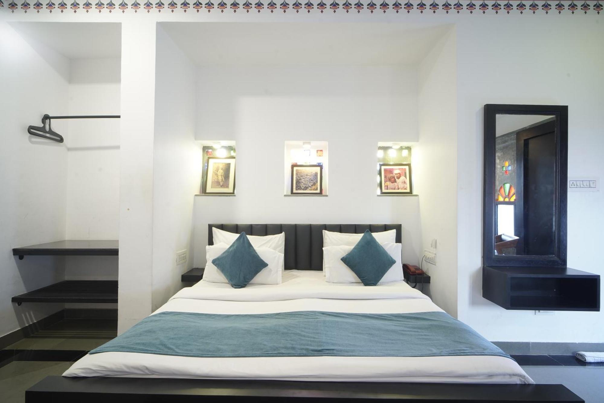Hotel Banjara Heritage Udaipur Exteriör bild